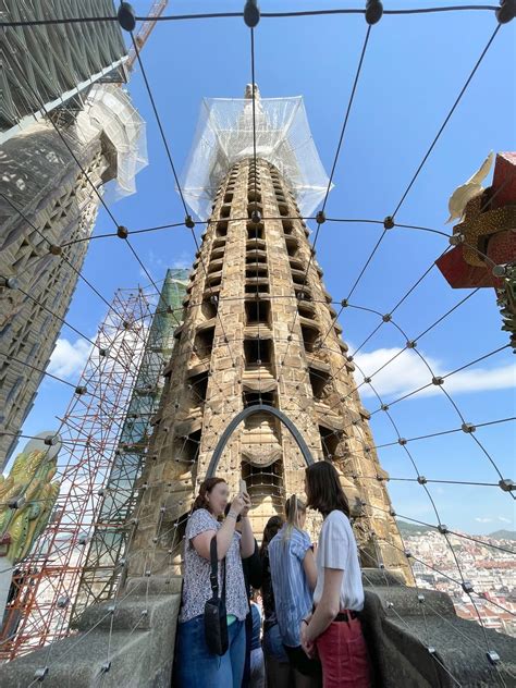 la sagrada familia which tower to climb